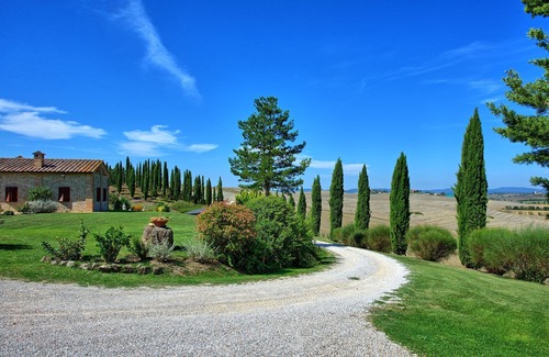 Monteroni d'Arbia Apartment | Beautiful apartment for 4 guests with pool, WIFI, patio, panoramic view and parking, close to Si.