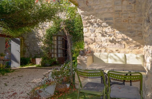 Fons-sur-Lussan Apartment | Beautiful apartment in Fons sur Lussan