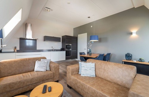 Colijnsplaat Apartment | Beautiful apartment for 4 people with WIFI, hot tub, TV and balcony