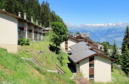Granges House | Beautiful apartment in villa for 8 guests with WIFI, TV, terrace, pets allowed and parking