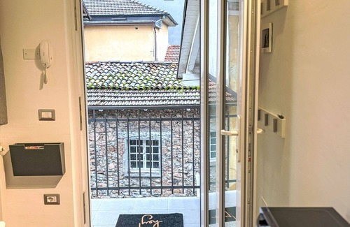 Lavena Ponte Tresa Apartment | Beautiful apartment for 3 guests with TV, balcony, pets allowed and parking