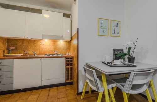 Ponte Arche Apartment | Beautiful apartment for 2 guests with TV, patio and pets allowed