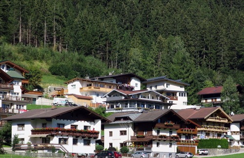Hoarberg Apartment | Beautiful apartment for 8 guests with WIFI, TV, terrace and parking