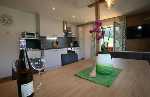 Distelberg Apartment | Beautiful apartment for 8 guests with WIFI, TV, balcony and pets allowed