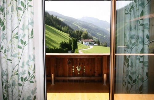 Distelberg Apartment | Beautiful apartment for 8 guests with WIFI, TV, balcony and pets allowed