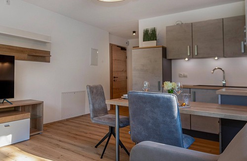 Muhlthal Apartment | Beautiful apartment near the ski lift with garden
