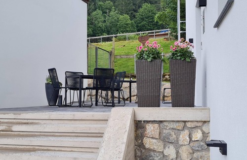 Muhlthal Apartment | Beautiful apartment near the ski lift with garden