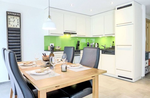 Blausee Apartment | Beautiful apartment for 3 people with WIFI, hot tub, TV, terrace, panoramic view and parking