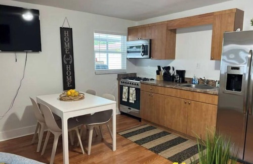 Hialeah House | Beautiful apartment close to the airport, the beach and recreation sites.