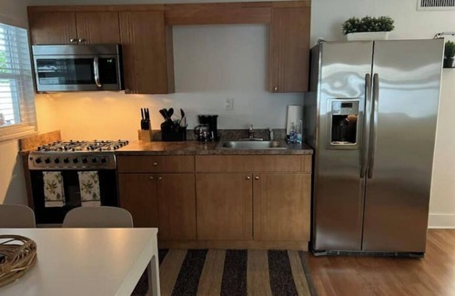 Hialeah House | Beautiful apartment close to the airport, the beach and recreation sites.