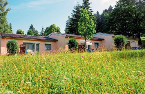 Maierhofen House | Beautiful apartment in villa for 4 guests with pool, TV, terrace, pets allowed and parking