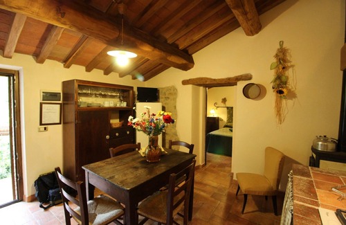 Sasso dʼOmbrone Apartment | Beautiful apartment for 2 people with A/C, pool, TV, pets allowed and parking