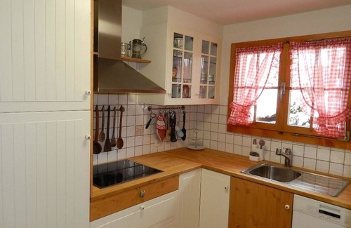 Lauenen Apartment | Beautiful apartment for 4 people with WIFI and balcony
