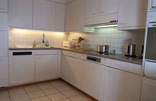 Montreux Apartment | Beautiful apartment for 5 people with WIFI, TV, balcony, pets allowed and panoramic view