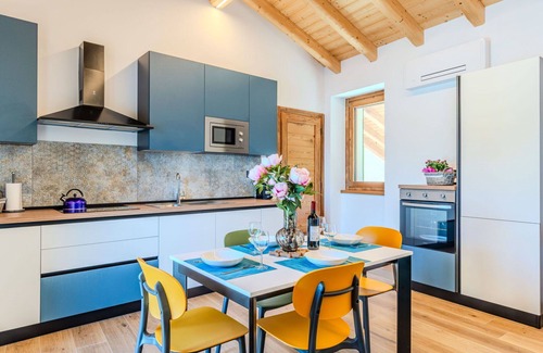 Verceia Apartment | Beautiful apartment for 4 guests with WIFI, A/C, TV, balcony and parking