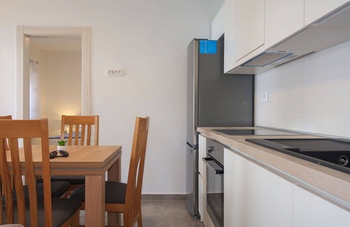 Stinica Apartment | Beautiful apartment for 3 guests with WIFI, A/C, TV and terrace