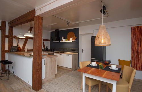 Suhl Apartment | Beautiful apartment for 4 people with WIFI, TV, patio, pets allowed and parking