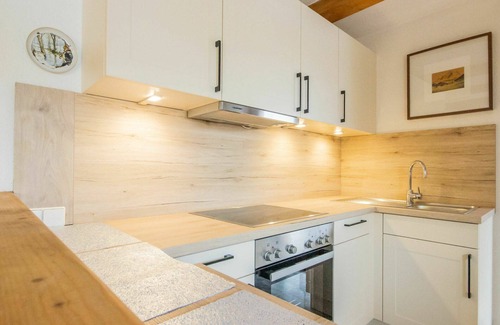 Axams Apartment | Beautiful apartment for 7 people with WIFI, TV, balcony, pets allowed, panoramic view and parking