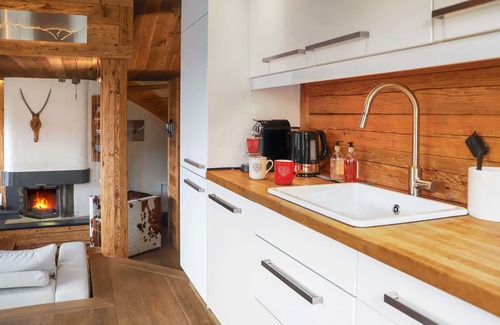 Verbier Apartment | Beautiful apartment for 6 guests with WIFI, TV, terrace, pets allowed and parking
