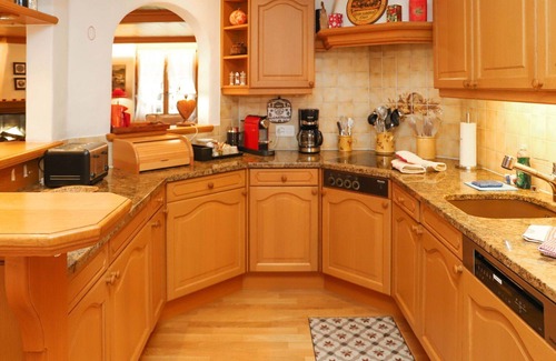 Saanen Apartment | Beautiful apartment for 12 guests with WIFI, TV and terrace