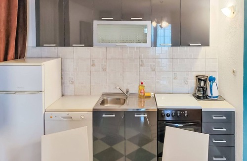 Ribarica Apartment | Beautiful apartment for 6 guests with WIFI, A/C, TV and terrace