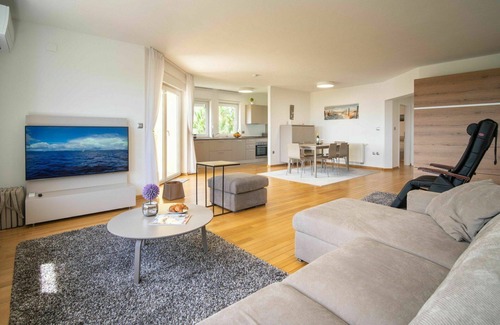Kastav Apartment | Beautiful apartment for 4 people with pool, WIFI, A/C, TV, terrace, panoramic view and parking