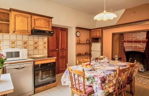 Tavernerio Apartment | Beautiful apartment for 4 people with WIFI, TV, patio, pets allowed and parking