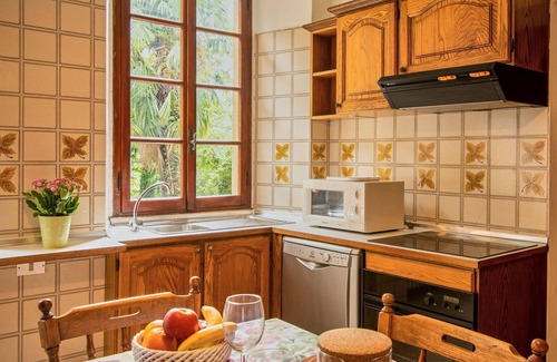 Tavernerio Apartment | Beautiful apartment for 4 people with WIFI, TV, patio, pets allowed and parking