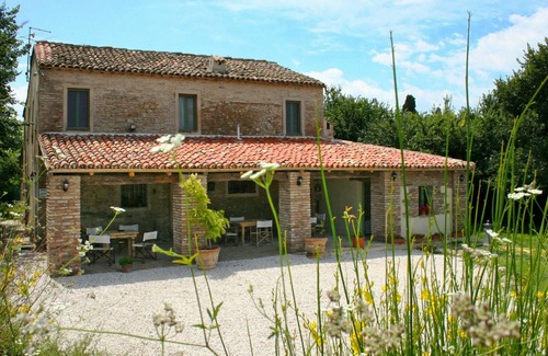 Granarola Apartment | Beautiful apartment for 4 people with pool, WIFI, A/C, TV, patio, pets allowed and parking