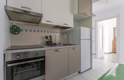 Pontedecimo Apartment | Beautiful apartment for 4 guests with WIFI, A/C, TV, balcony and panoramic view, close to Portof.