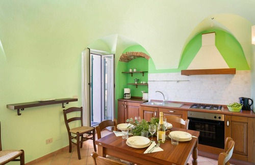 Vasia Apartment | Beautiful apartment for 7 people with WIFI, TV, terrace, pets allowed and parking