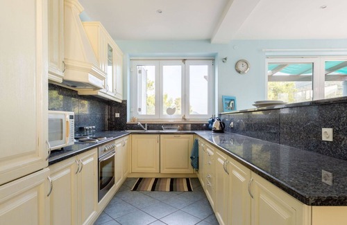 Mali Ston Apartment | Beautiful apartment for 4 people with A/C, hot tub, WIFI, TV, balcony and parking