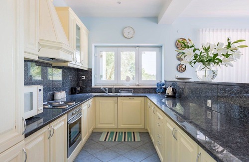 Mali Ston Apartment | Beautiful apartment for 8 people with A/C, WIFI, hot tub, TV, terrace and parking