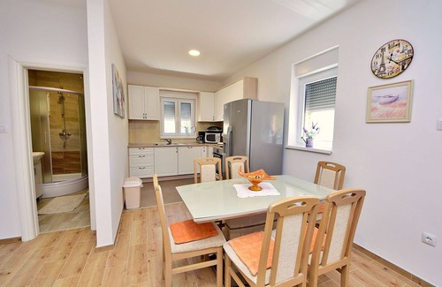 Dusina Apartment | Beautiful apartment for 8 guests with private pool, A/C, WIFI, TV, terrace and parking