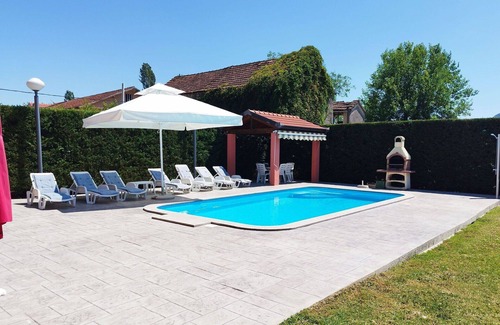 Dusina Apartment | Beautiful apartment for 8 guests with private pool, A/C, WIFI, TV, terrace and parking