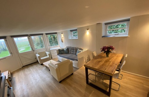 Edam Apartment | Beautiful apartment in historical Edam, 30 min from Amsterdam, 150 m Markermeer