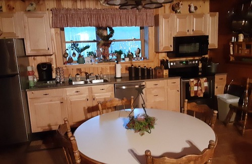 Kennerdell Apartment | Beautiful apartment in a rustic log home on theAllegheny River.
