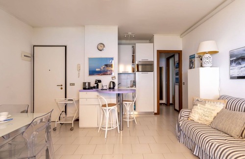 Ospedaletti Apartment | Beautiful apartment for 4 guests with WIFI, A/C, pool, terrace and pets allowed