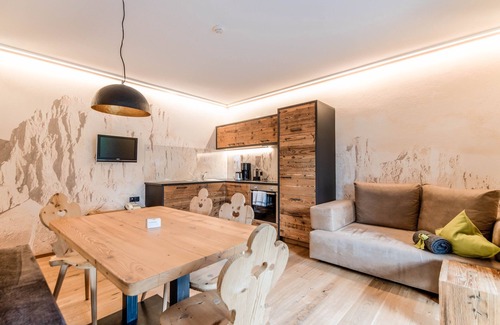 Collepietra Apartment | Beautiful Apartment “Sonnleiten Sonnenadler 1” with Mountain View