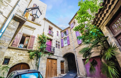 Pezenas Apartment | Beautiful apartment T3, private parking "Au logis de Pézenas".