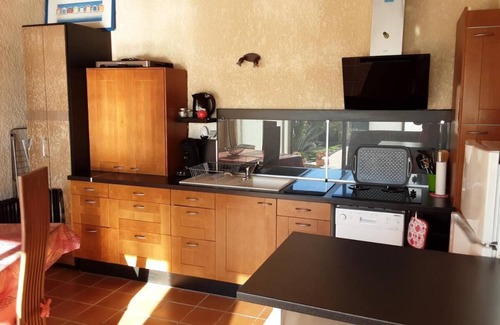 Quartier des Espesses Apartment | Beautiful apartment with swimming pool and parking