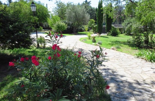 Quartier des Espesses Apartment | Beautiful apartment with swimming pool and parking