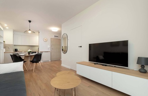 Nowe Miasto Apartment | Beautiful Apartment with Balcony by Noclegi Renters
