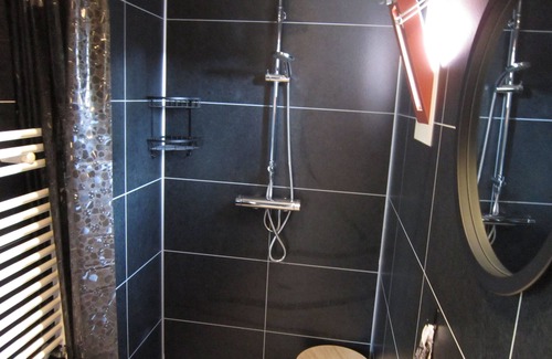 Bovenkarspel Bed & Breakfast | Beautiful b&b/vacation home located on a large garden surrounded by water.