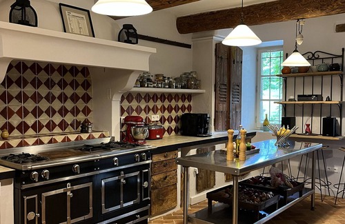 Cereste House | Beautiful Bastide in Provence with swimming pool, tennis court, and jacuzzi