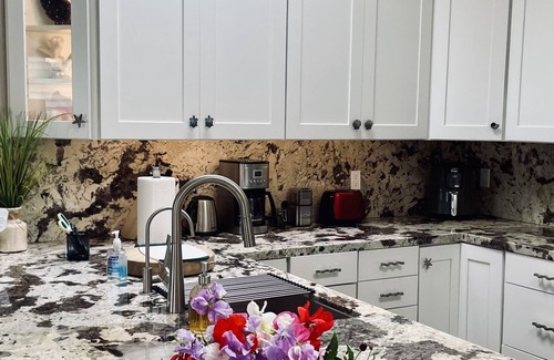 Crown Point Cottage | Beautiful Bayfront Casita, Parking, A/C, Patio, BBQ
