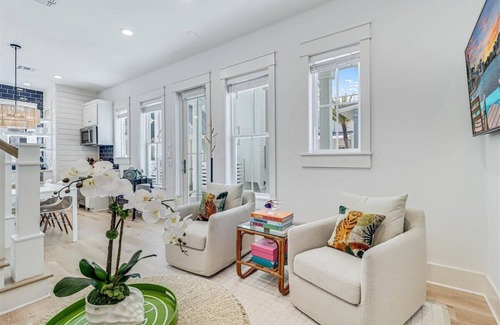 Cinnamon Shore Cottage | Beautiful Beach Cottage in Elegant Design w/20+ Amenities Access