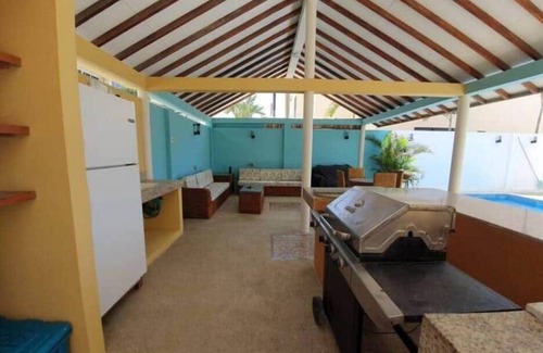Manta Apartment | Beautiful Beachfront 1-bedroom Apartment with Pool