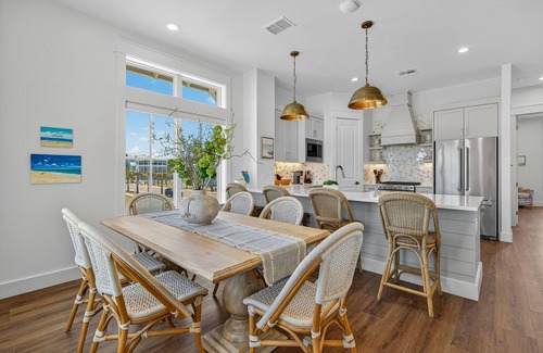 Port Aransas House | Beautiful Beach House w/game room, pack n play, access to pool, golf, & beach