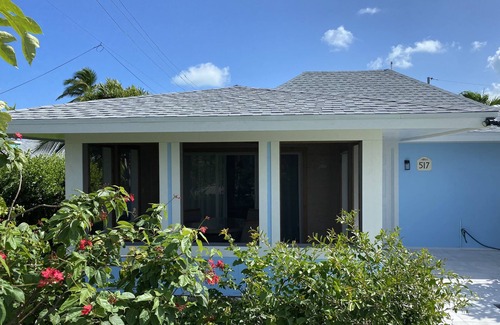 Treasure Cay Villa | Beautiful Beach Villa with a Screened in Porch 2BR - 2 BA FALL SPECIAL!